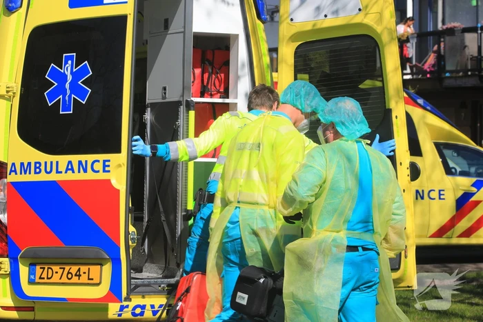 Coronapatiënt uit woning gehaald in Nieuwland