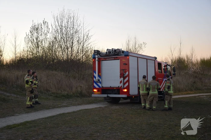 Stuk duingebied langs kust in brand