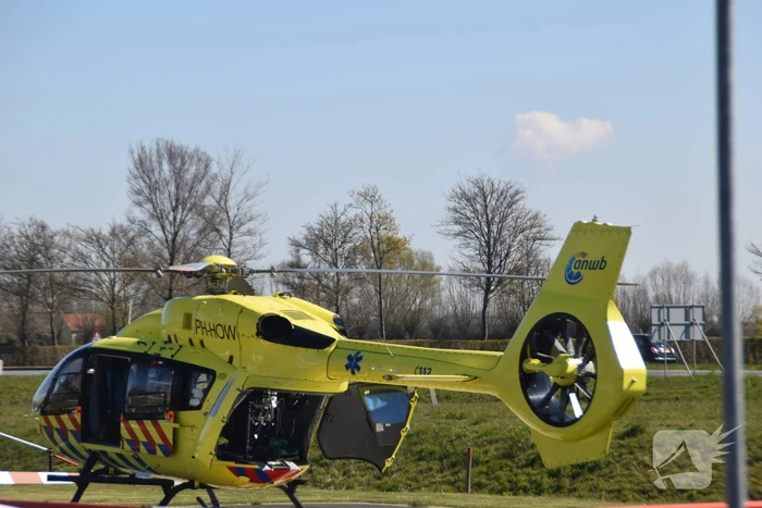 Traumahelikopter haalt coronapatiënt op