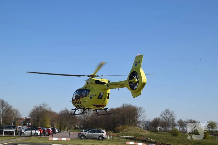 Traumahelikopter haalt coronapatiënt op