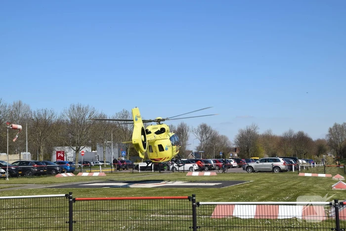 Traumahelikopter haalt coronapatiënt op