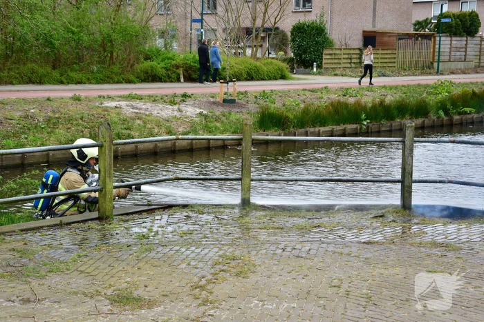 Houtwerk damwand vat vlam