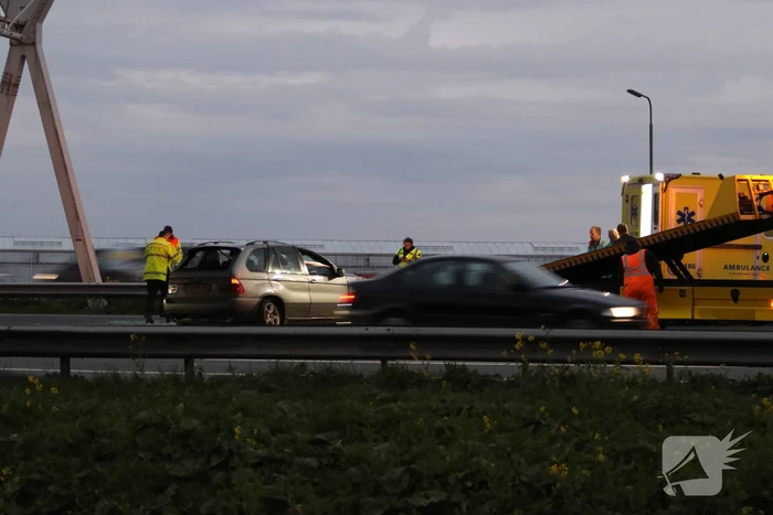 Auto belandt op de kop, bestuurder gewond
