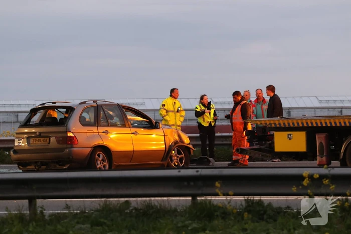 Auto belandt op de kop, bestuurder gewond