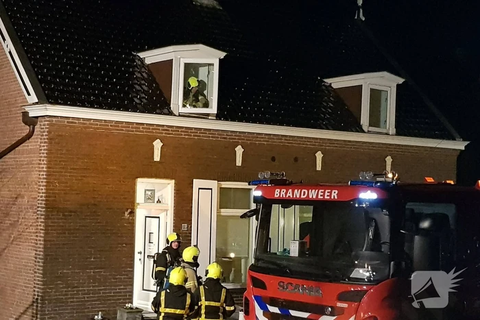 Brandweer blust schoorsteenbrand