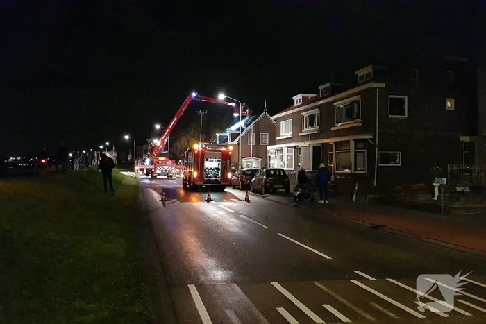 Brandweer blust schoorsteenbrand