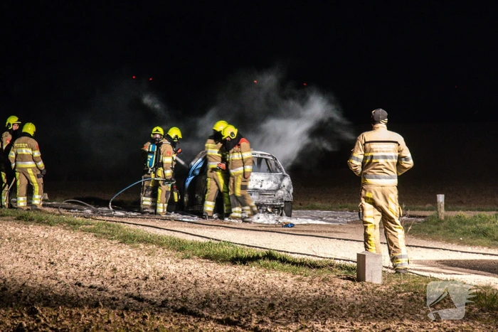 Auto gaat in vlammen op