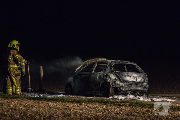Auto gaat in vlammen op