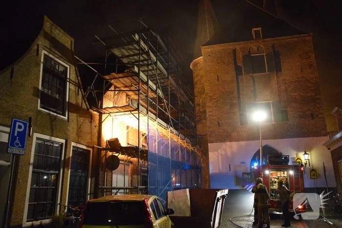 Veel rook bij flinke schoorsteenbrand