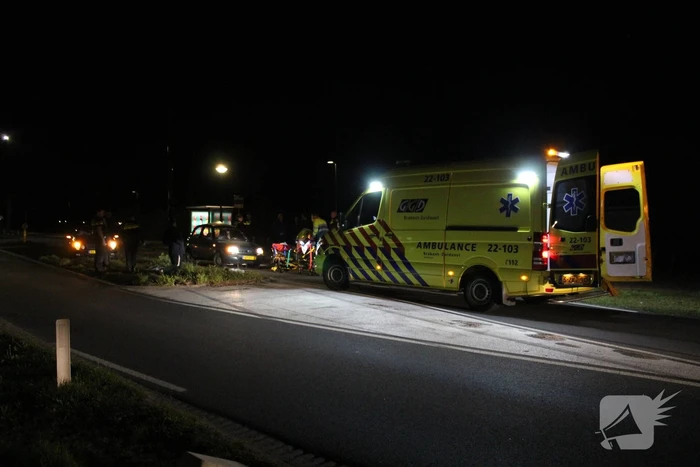 Gewonde na eenzijdige aanrijding tegen lantaarnpaal