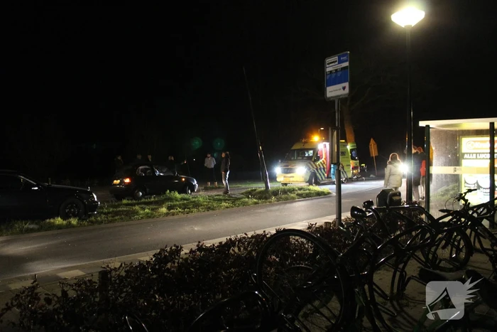 Gewonde na eenzijdige aanrijding tegen lantaarnpaal