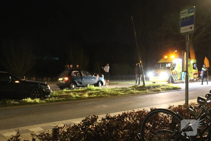 Gewonde na eenzijdige aanrijding tegen lantaarnpaal