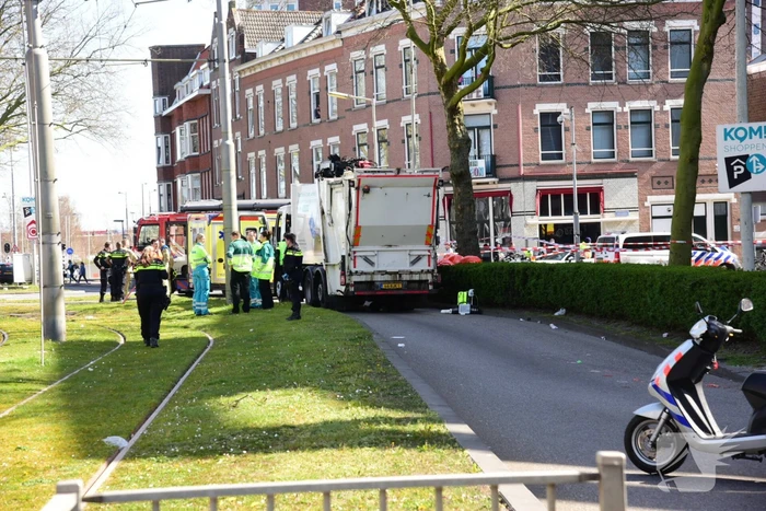 Vrouw (85) overleden na aanrijding met vuilniswagen
