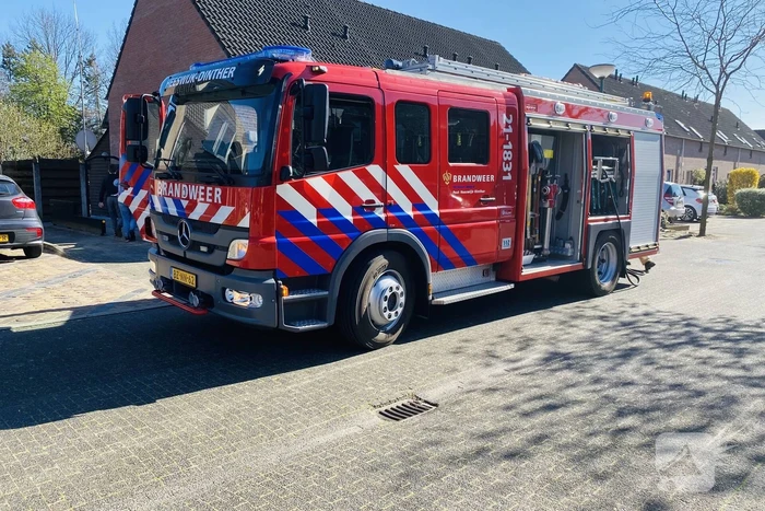 Veel rook uit woning na brand