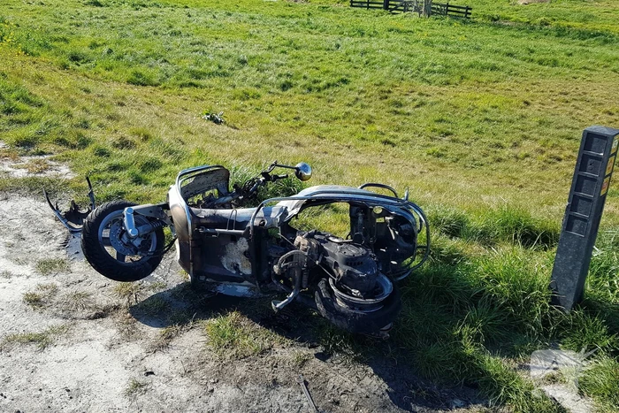 Scooter vliegt spontaan in brand