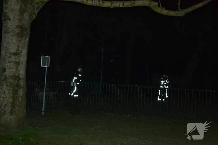 Lantaarnpaal vliegt in brand