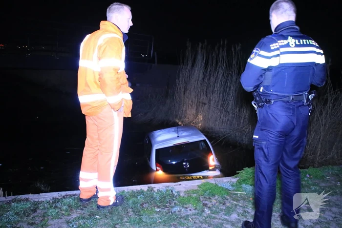 Auto te water geraakt