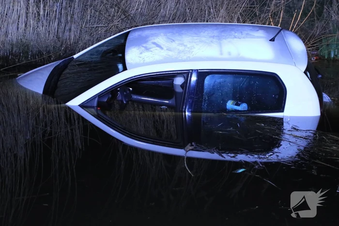 Auto te water geraakt