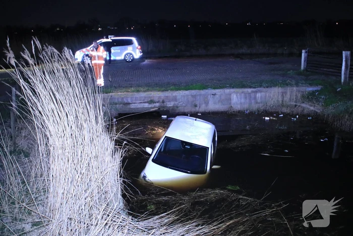 Auto te water geraakt