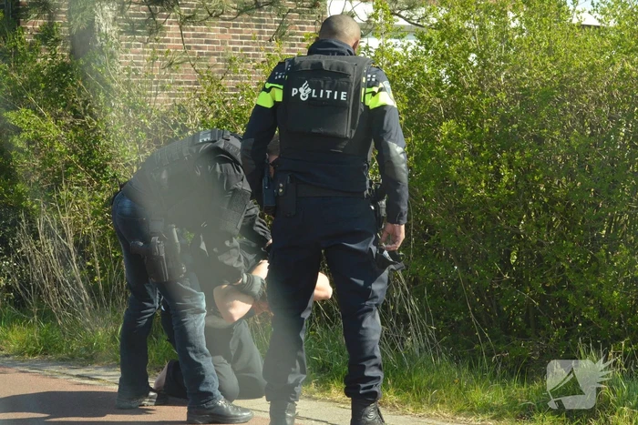 Politie valt woning binnen na vermoeden van drugslab