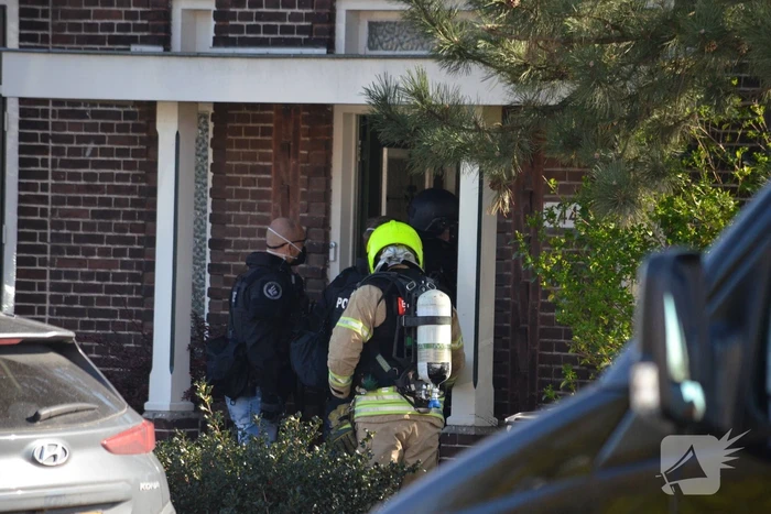 Politie valt woning binnen na vermoeden van drugslab