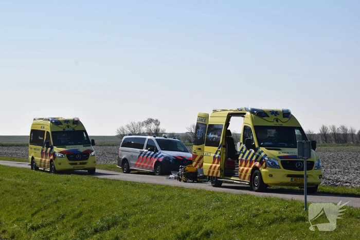 Traumahelikopter landt voor zwaargewonde fietser
