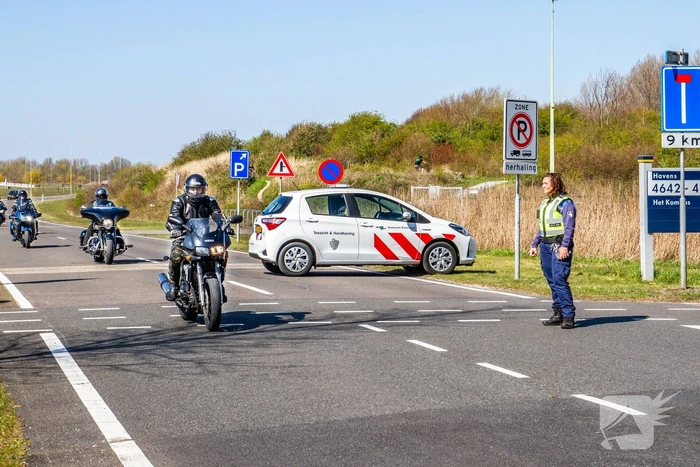 Landtong Rozenburg afgesloten door massale toestroom dagtoeristen