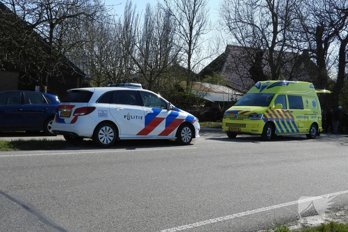 Bestuurder scootmobiel slaat over de kop