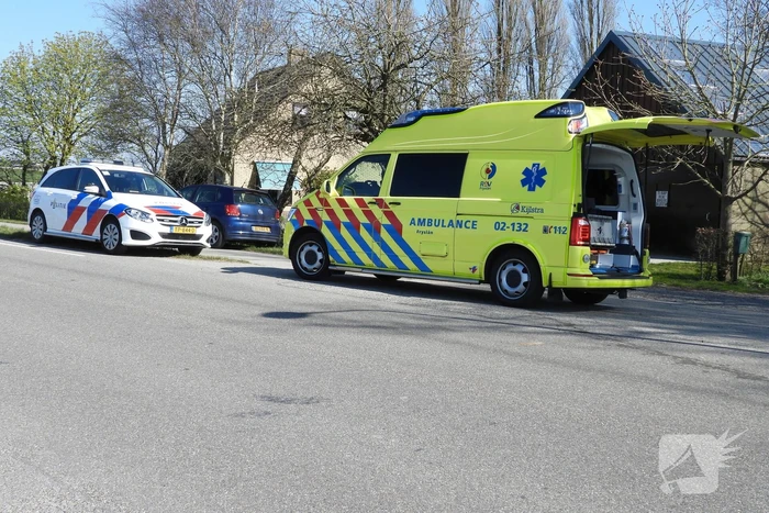 Bestuurder scootmobiel slaat over de kop