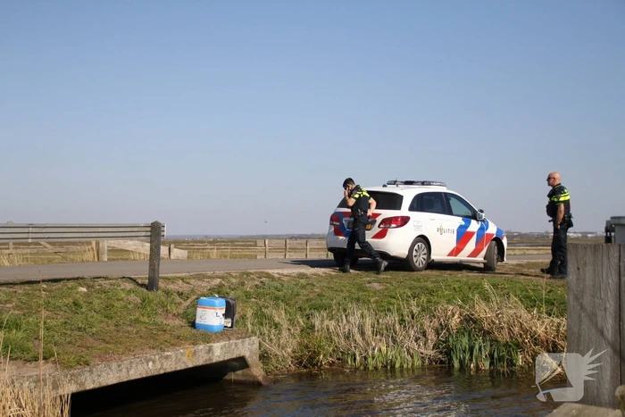 Jerrycans met mogelijk drugsafval aangetroffen