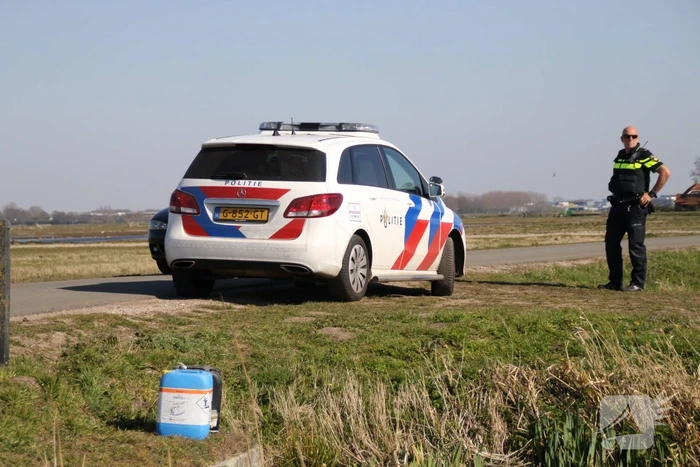 Jerrycans met mogelijk drugsafval aangetroffen