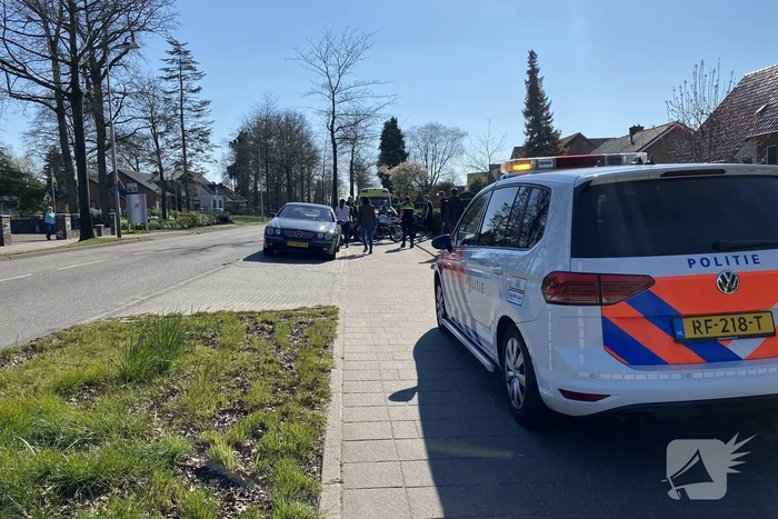 Motorrijder botst achter op auto en raakt gewond