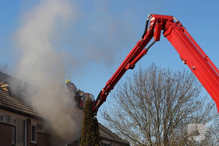 Man in boeien geslagen bij woningbrand