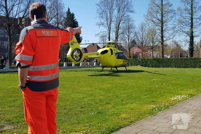 Traumahelikopter landt voor incident in bovenwoning