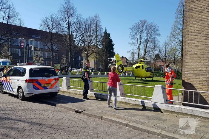 Traumahelikopter landt voor incident in bovenwoning