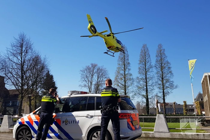 Traumahelikopter landt voor incident in bovenwoning