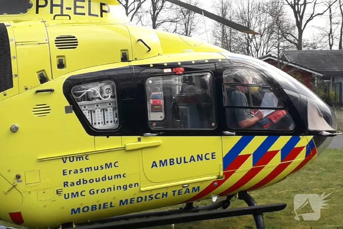 Racefietser aangereden door personenauto