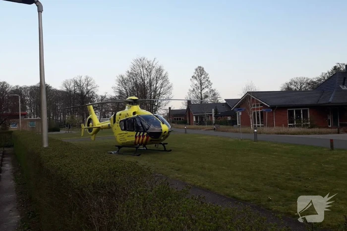 Racefietser aangereden door personenauto