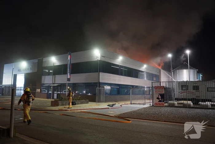 Zeer grote brand in bedrijfspand Holabouw BV