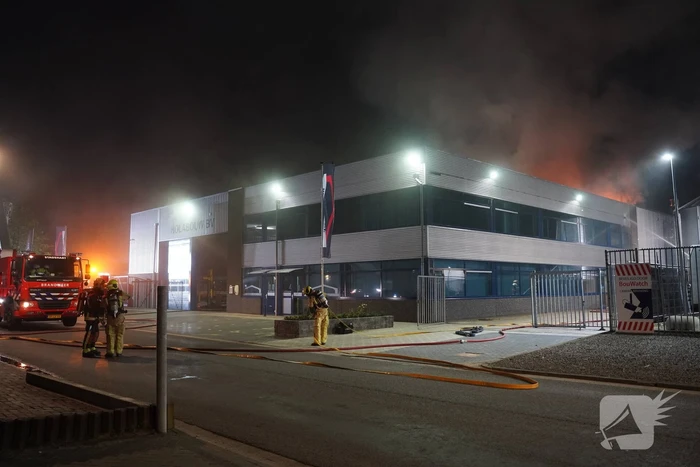 Zeer grote brand in bedrijfspand Holabouw BV