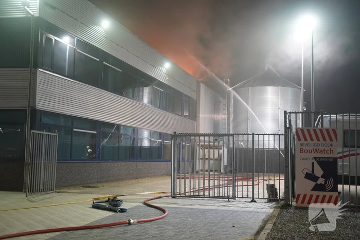 Zeer grote brand in bedrijfspand Holabouw BV