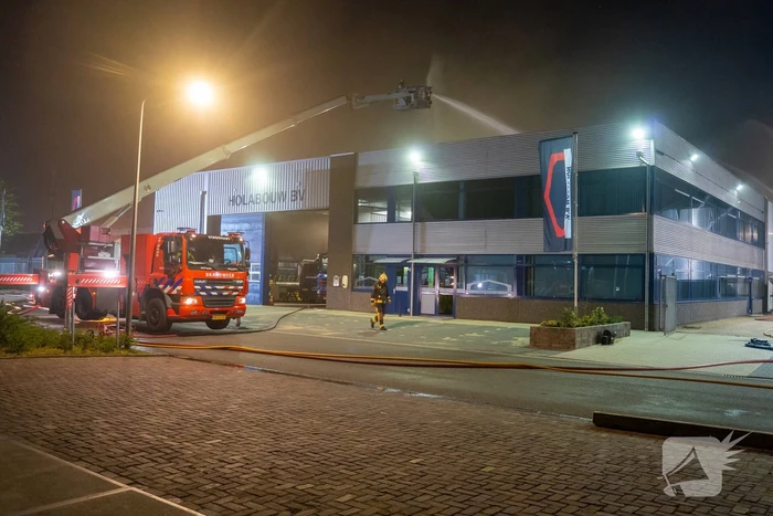 Zeer grote brand in bedrijfspand Holabouw BV