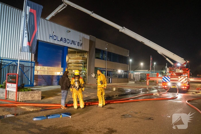 Zeer grote brand in bedrijfspand Holabouw BV