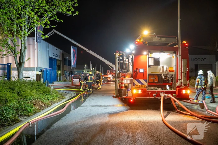 Zeer grote brand in bedrijfspand Holabouw BV