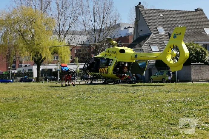 Coronahelikopter geland bij ziekenhuis Gelderse Vallei