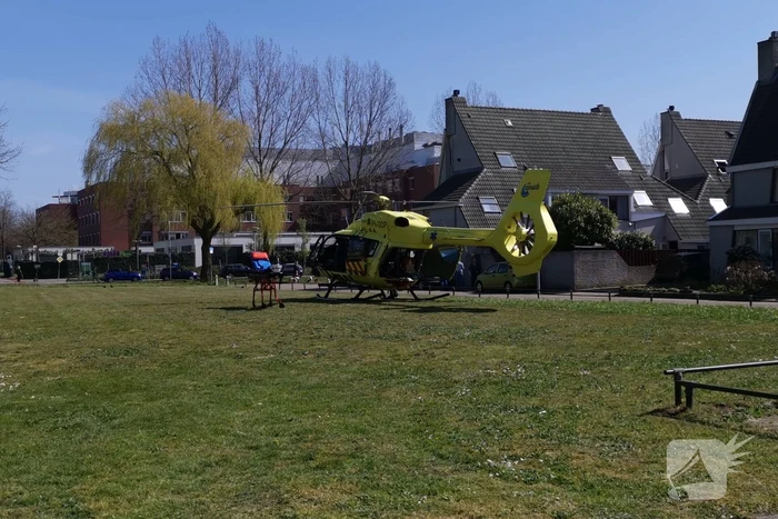 Coronahelikopter geland bij ziekenhuis Gelderse Vallei
