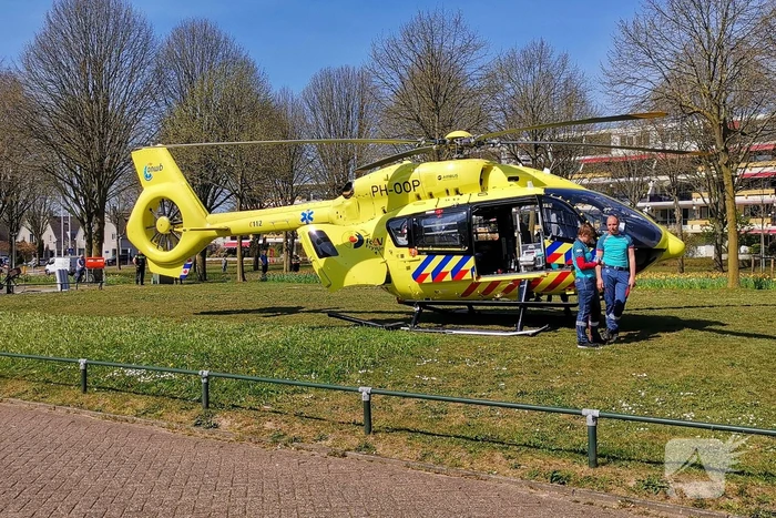 Coronahelikopter geland bij ziekenhuis Gelderse Vallei