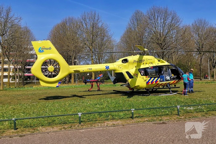 Coronahelikopter geland bij ziekenhuis Gelderse Vallei