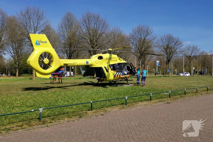 Coronahelikopter geland bij ziekenhuis Gelderse Vallei