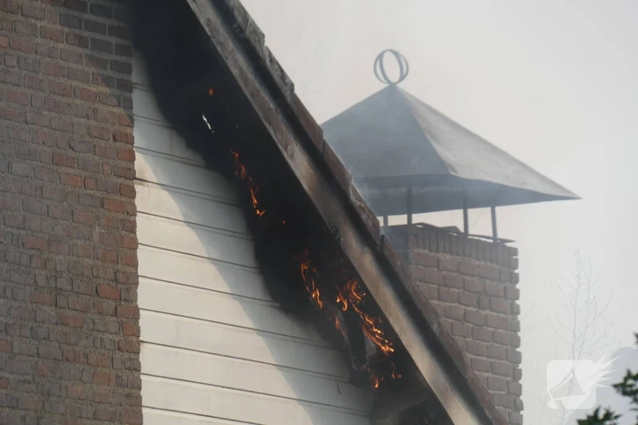 Veel rook bij uitslaande woningbrand